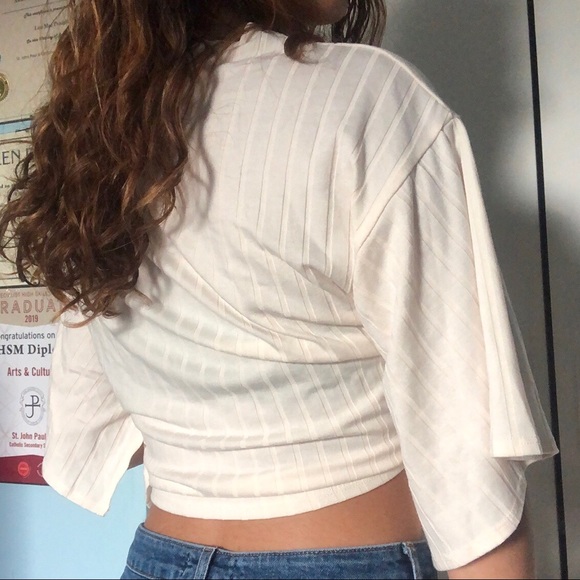 white wrap around cropped shirt - Picture 4 of 4